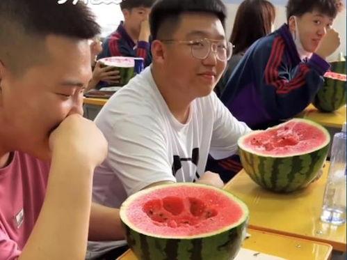 小学教师吃瓜,揭秘小学教师日常趣事