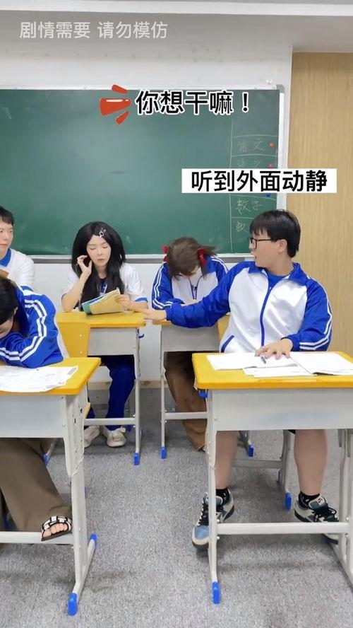 唱歌吃瓜两不误,唱歌与吃瓜两不误的欢乐时光