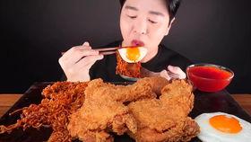 大四学姐吃瓜,揭秘校园那些事儿