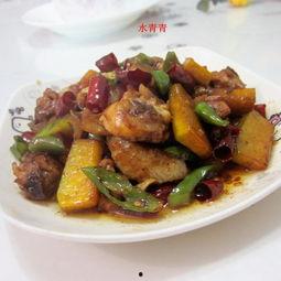 吃瓜吃鸡腿的动作,尽享夏日悠闲时光