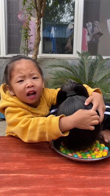 梦见姐姐给我瓜吃,姐姐馈赠的甜蜜寓意