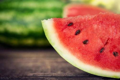 西瓜女孩吃瓜文案,西瓜女孩的甜蜜吃瓜日记